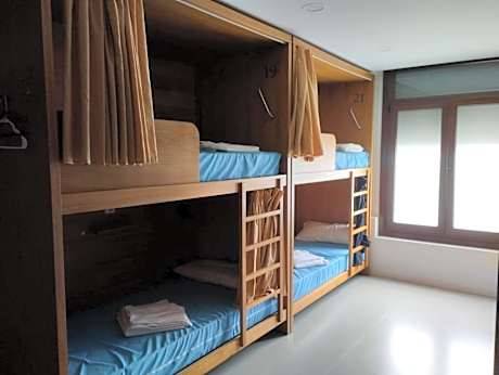 Bunk Bed in Mixed Dormitory Room