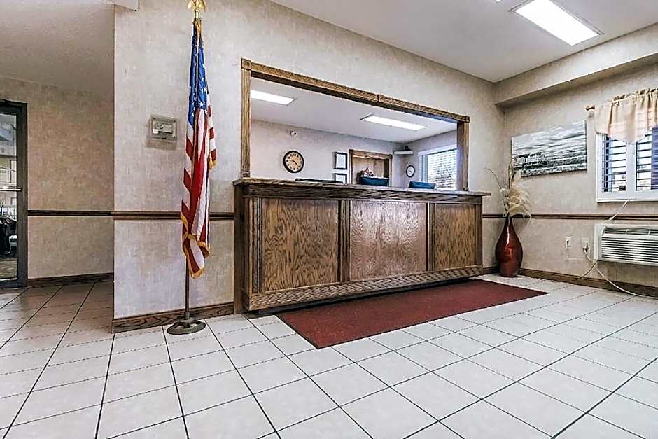 Sky Palace Inn & Suites McCook – McCook, NE