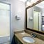 Upper Lake Inn & Suites