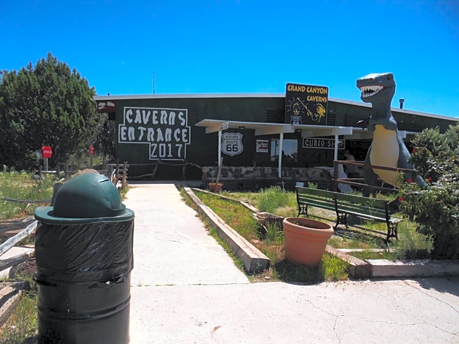 Grand Canyon Caverns Inn