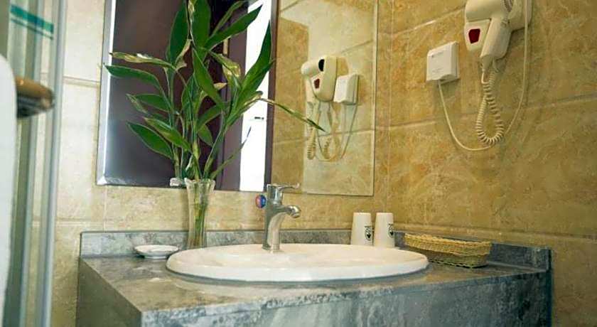 Greentree Inn Anhui Fuyang Funan East Huaihe Road Express Hotel