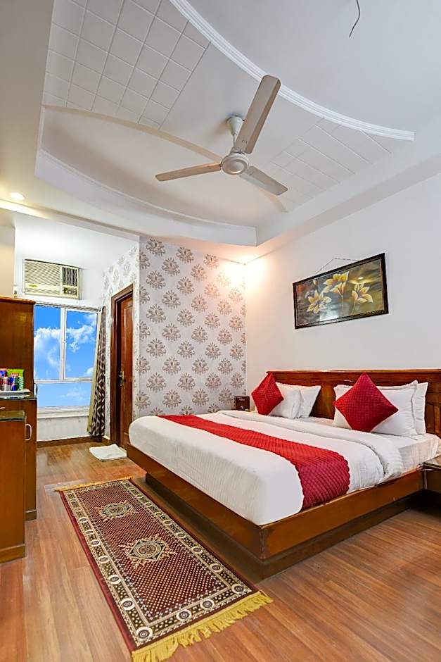 Chanchal Deluxe Hotel
