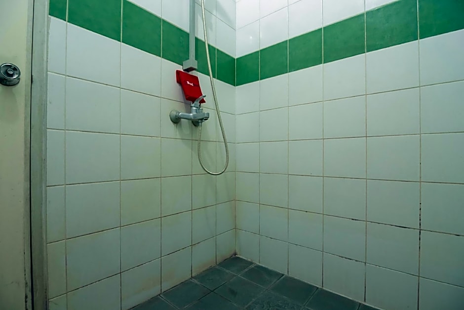 RedDoorz @ Buah Batu 3