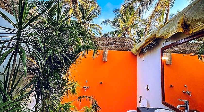 Mariposa Beach Grove