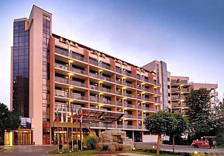 Apollo Spa Resort - All-Inclusive , Indoor & Outdoor Pools & Individual AC in Every Room