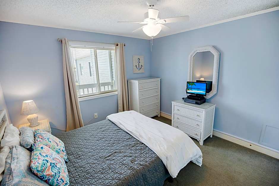 2BR, 2Bath condo Oceanfront Getaway with pool