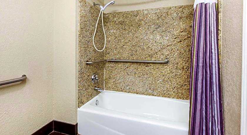 La Quinta Inn & Suites by Wyndham Sandusky
