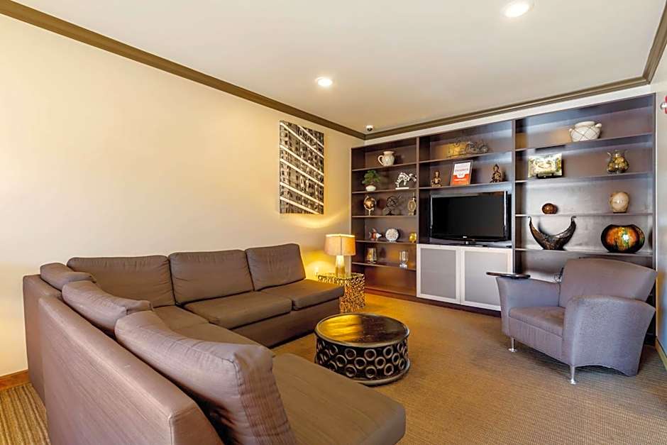 Best Western Plus Miami Airport North Hotel & Suites