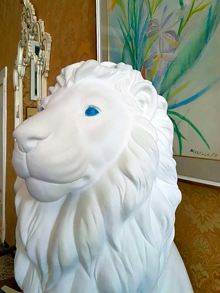 Friendly Venice Suites