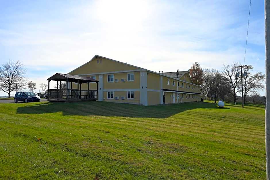 Super 8 by Wyndham Higginsville