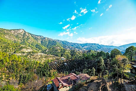 Captains Paradise Luxury Resort at Mukteshwar Hill Station