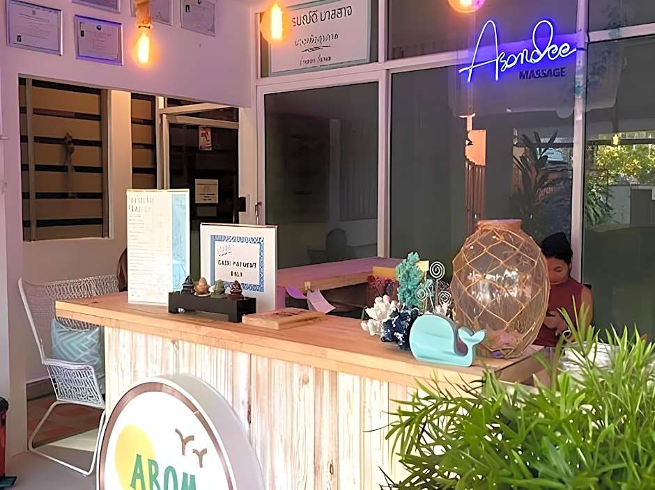 Aromdee @Naithon Beach