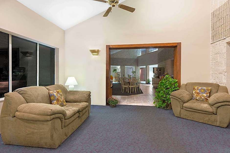 Days Inn by Wyndham Carlisle South