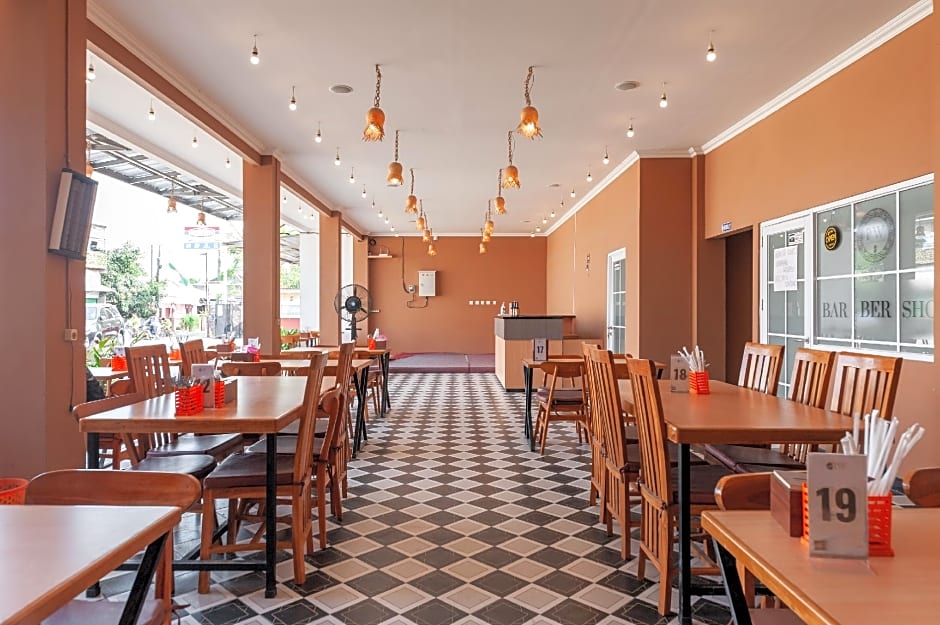 RedDoorz Syariah near Lemahabang Station