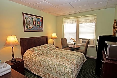 1 Queen Room