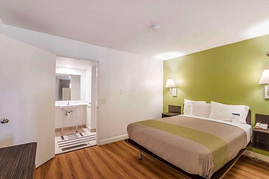 Motel 6 Hemet