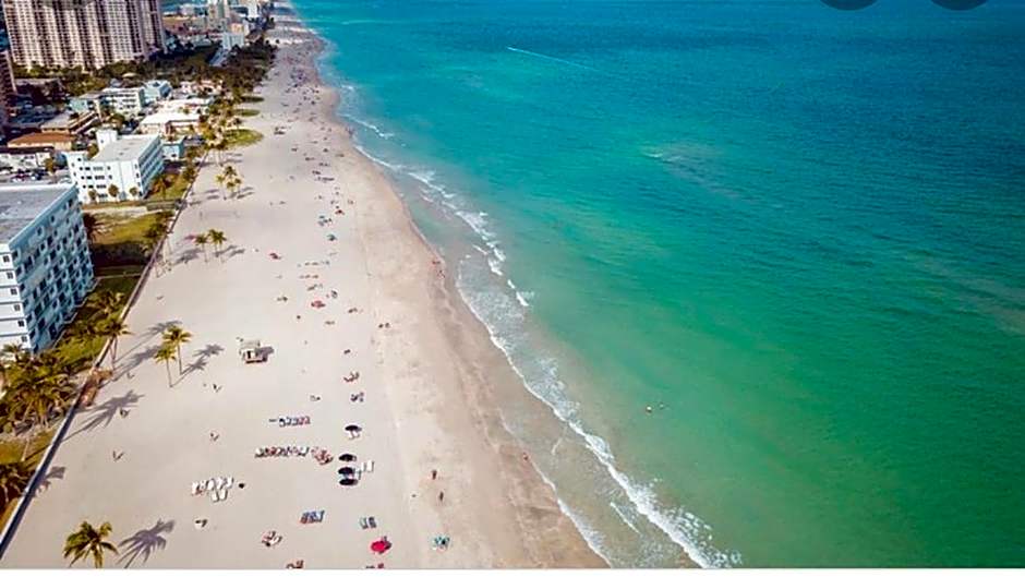 Stunning Penthouse Suite Waterfront 2BD 2BA