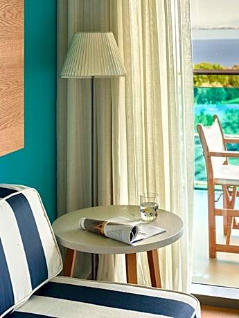 Deluxe Room with Balcony and Sea View