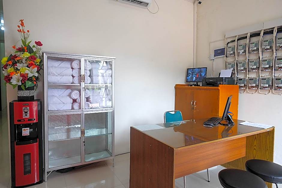 RedDoorz near Alun Alun Magelang 2