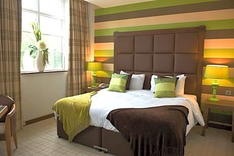 Superior Family Room (2 Adults + 2 Children)