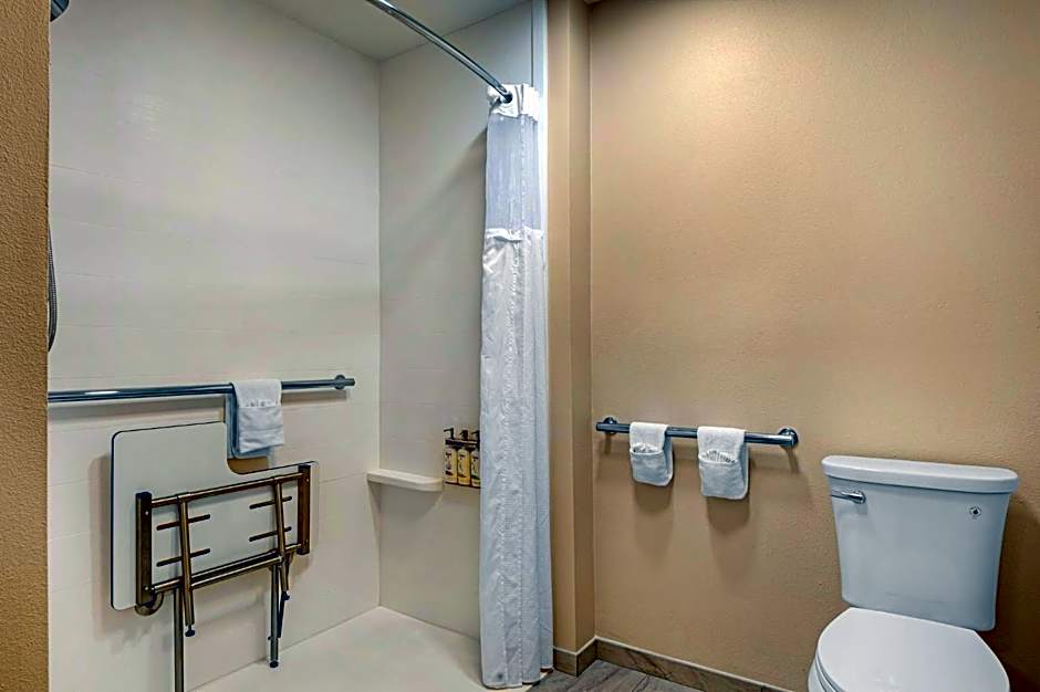 Holiday Inn Express & Suites Indianapolis - East by IHG