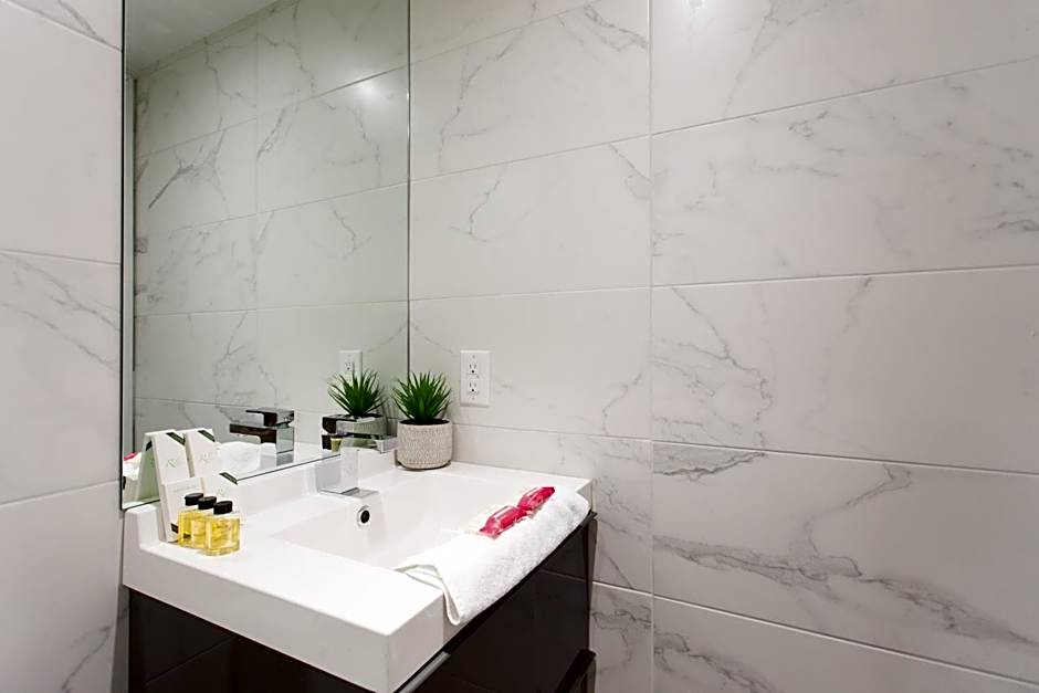 Romantic Studio in the Heart of Little Italy by Den Stays