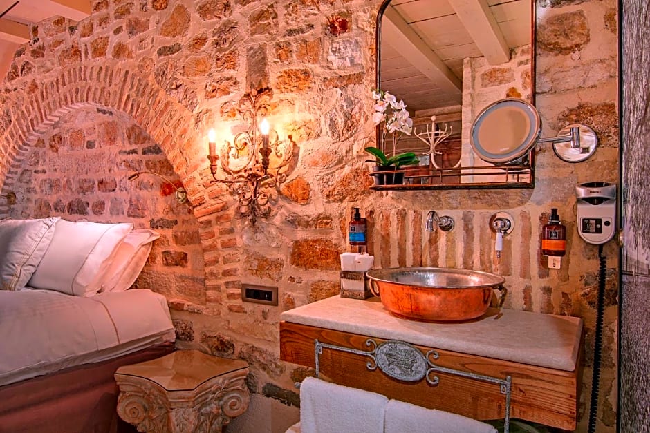 KAMARES Historic Boutique Hotel & Spa