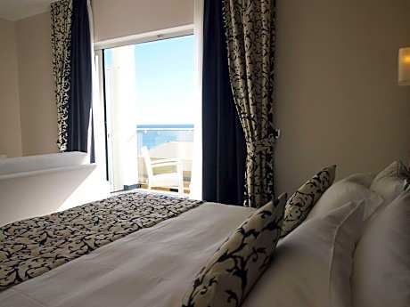 Superior Double Room with Partial Sea View and Terrace