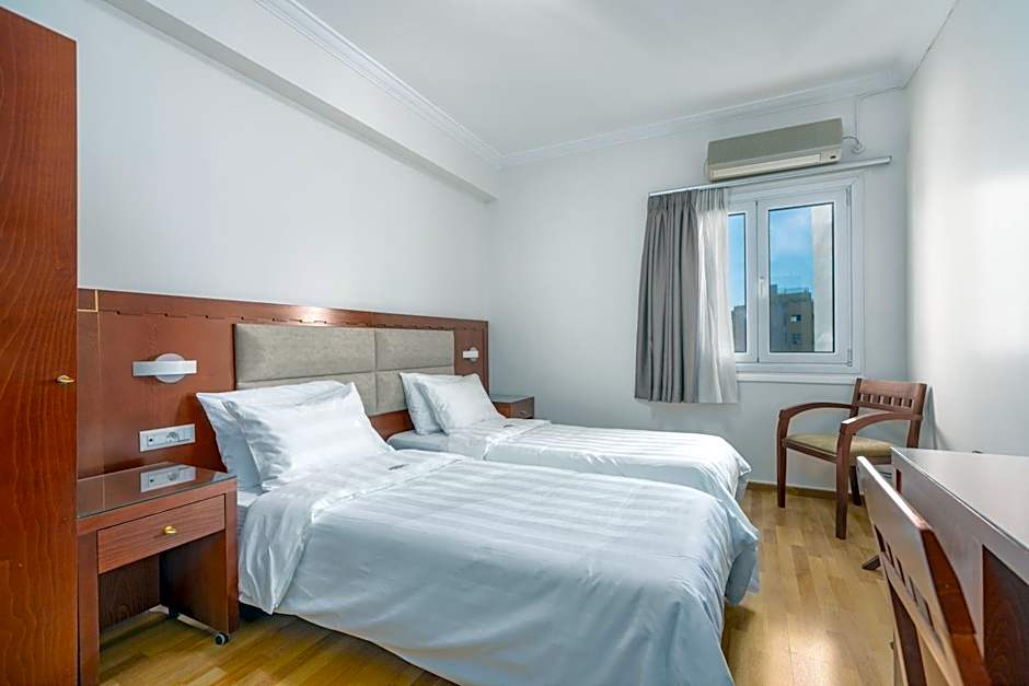 Foto 1 di 13 di Economy 1 Double Bed or 2 Beds
