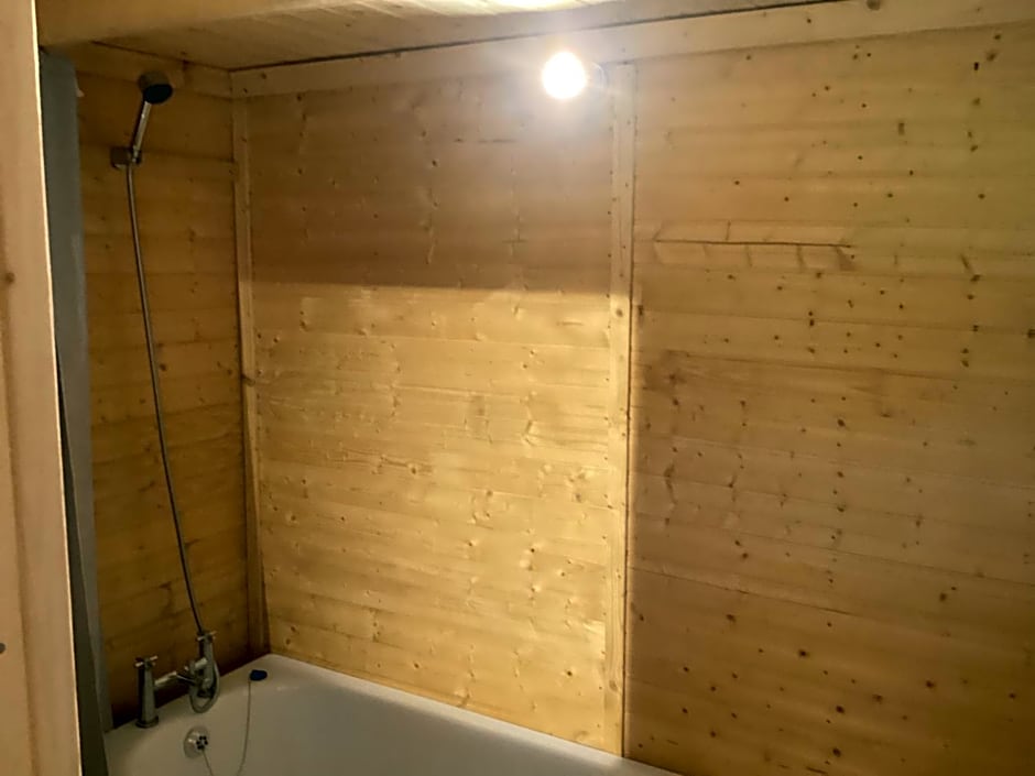 Vigo Retreat cabin 1