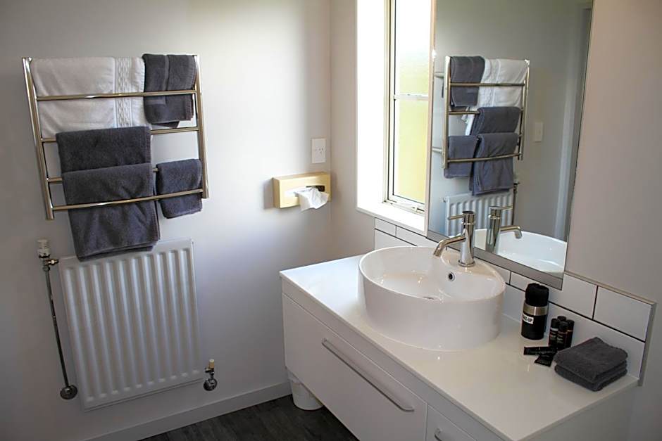 Birchwood Manor Motel