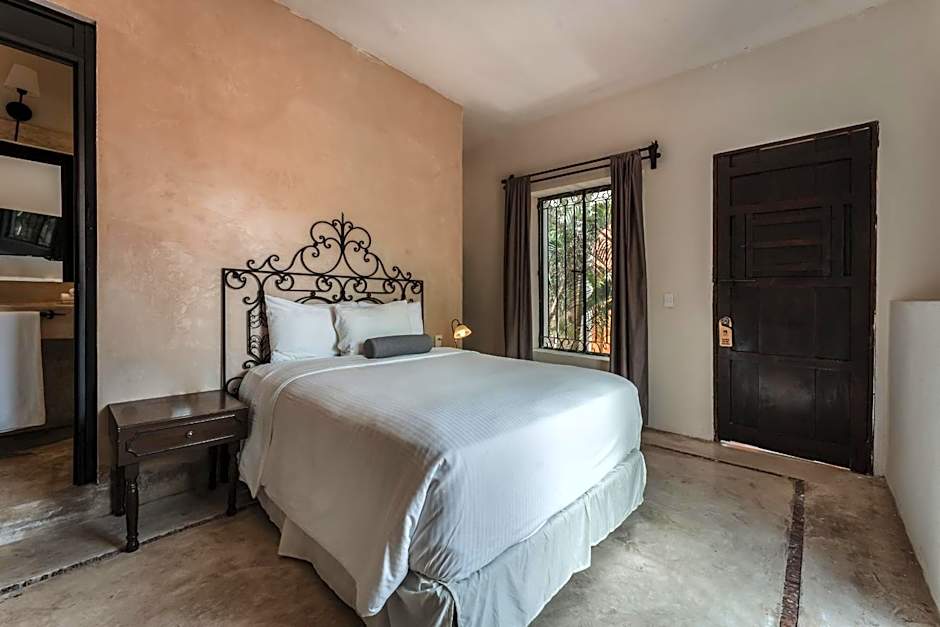 Art 64 Guest House - Adults Only