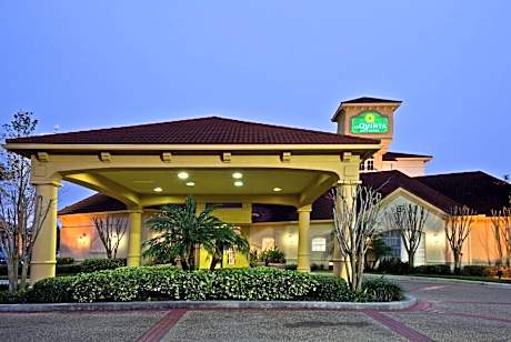 La Quinta Inn & Suites by Wyndham Usf (Near Busch Gardens)