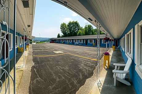 Stiles Motel Hill View