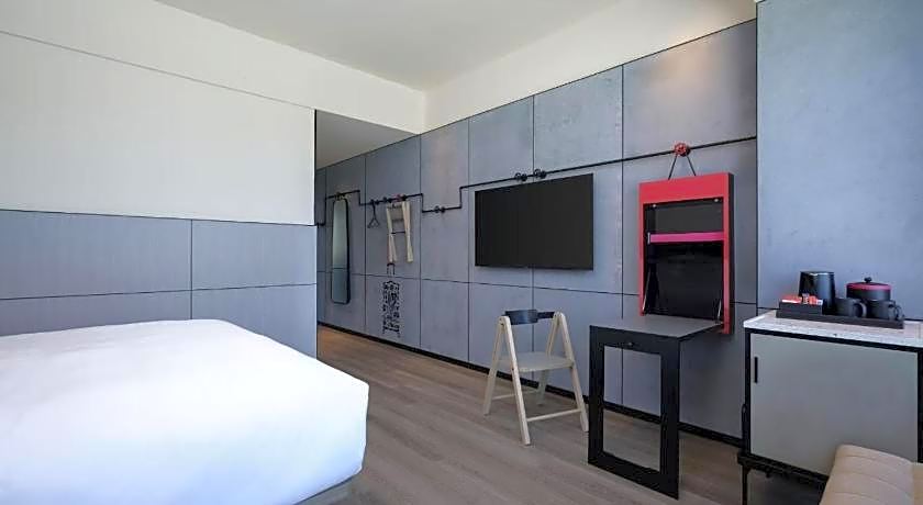 Moxy Ningbo Old Bund
