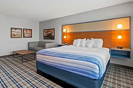 1 King Bed Studio Suite Non-Smoking