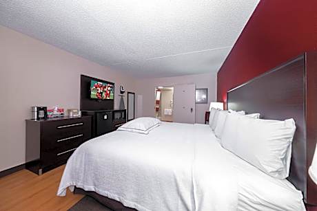 ADA Accessible Premium King Smoke Free (Upgraded Bedding & Snack)