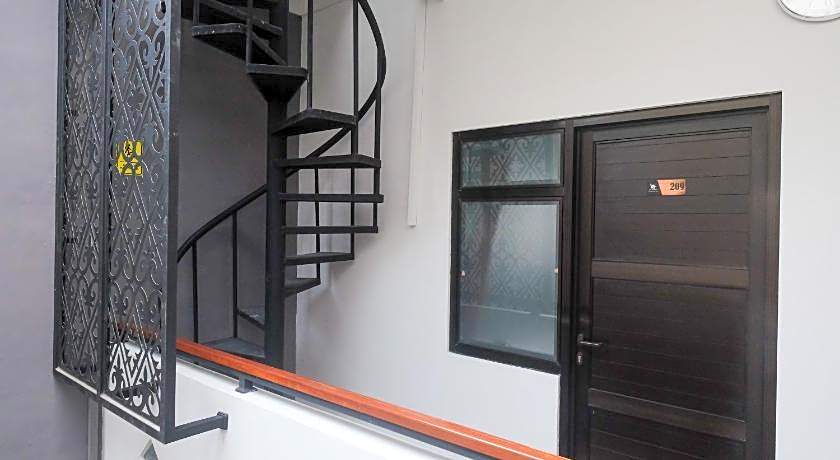 DR Living Syariah Solo Mitra RedDoorz