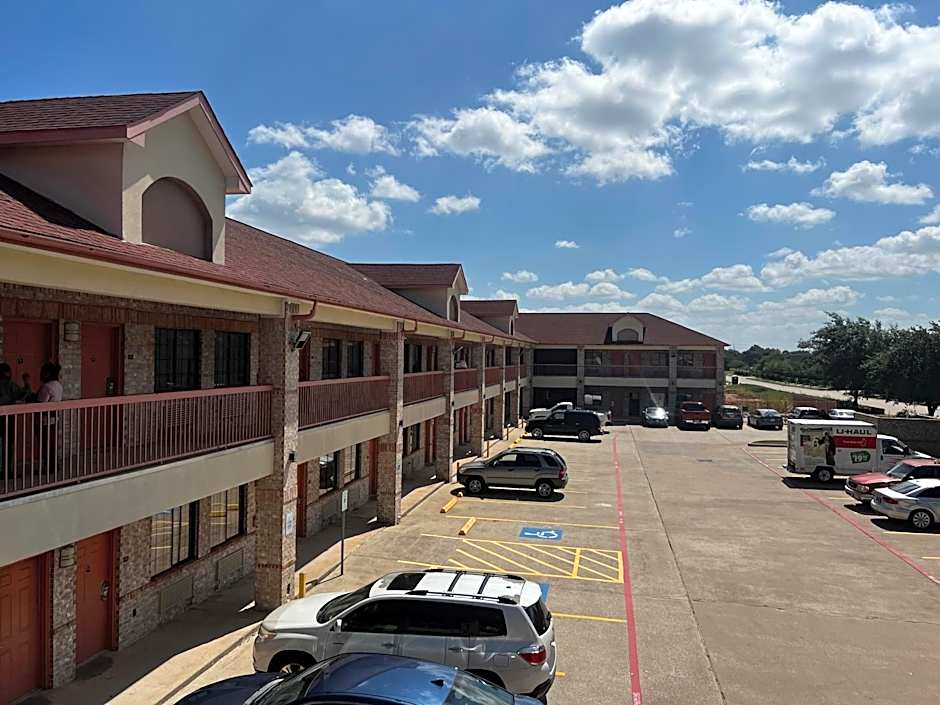 Super 8 by Wyndham Stafford Sugarland Area