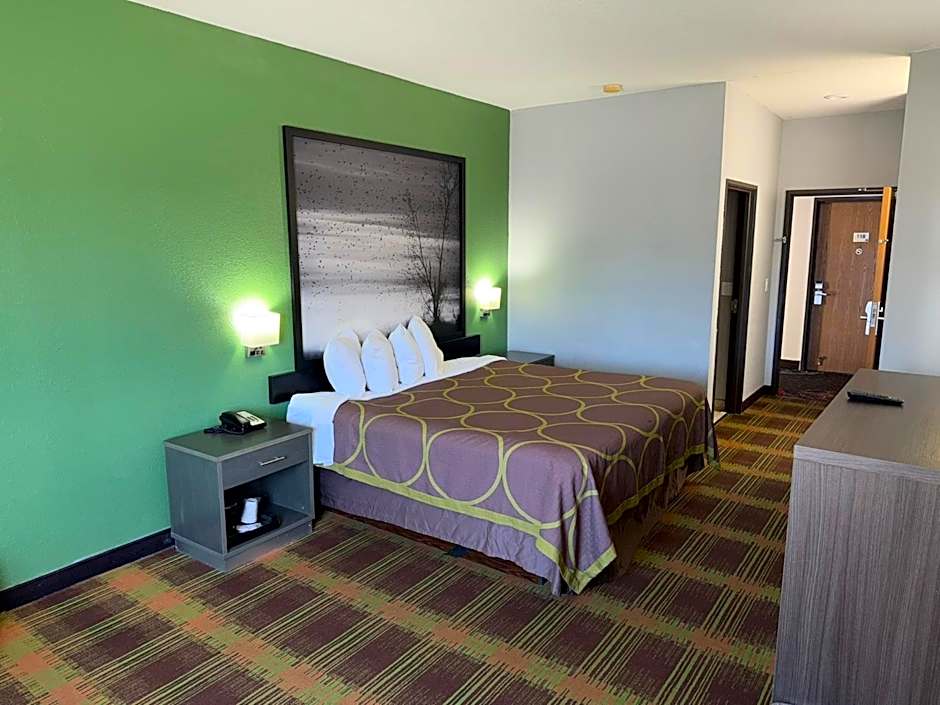 Super 8 by Wyndham Sweet Springs