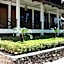 Pandu Lakeside Hotel Tuktuk
