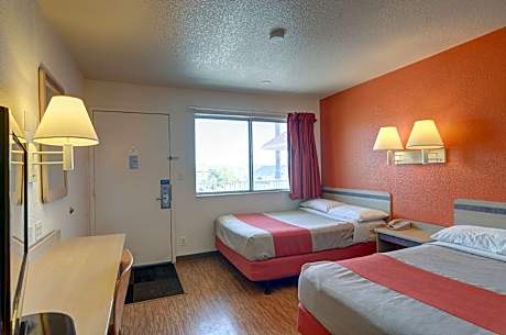 2 Full Beds | Hearing Accessible, Micfridge