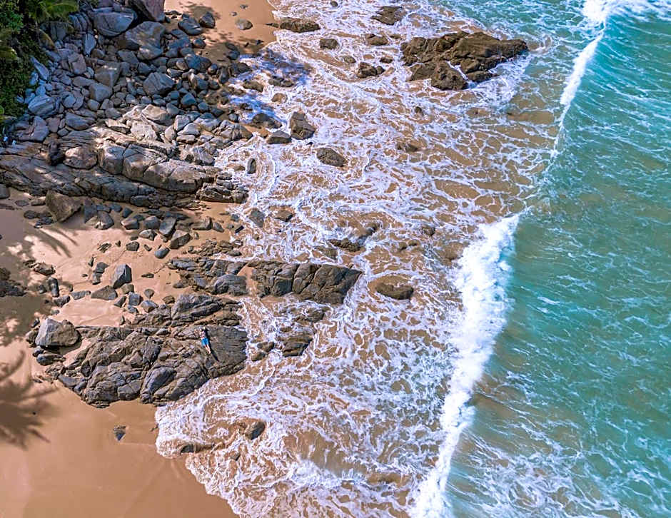 Sealord Naithon Beachfront Villa