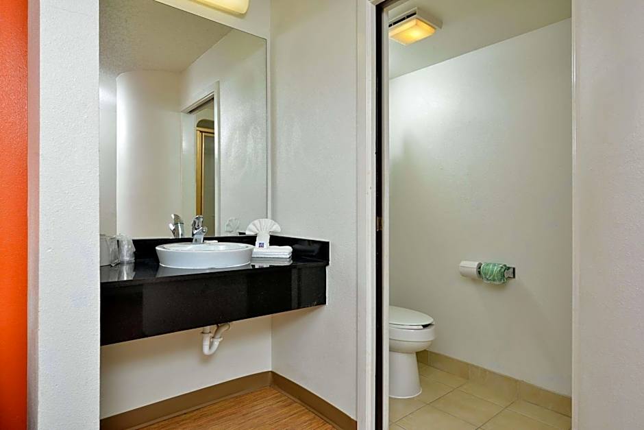 Motel 6-Plano, TX - West - Frisco