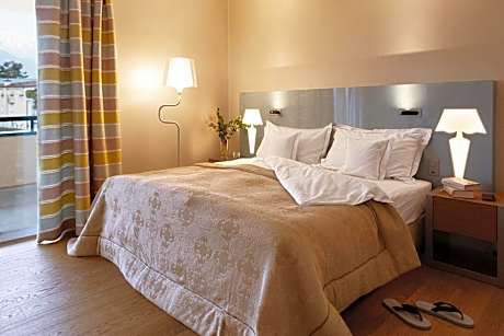 Small Standard Double Room with Mountain View