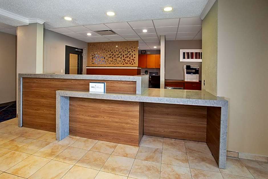 Candlewood Suites Kenosha By IHG
