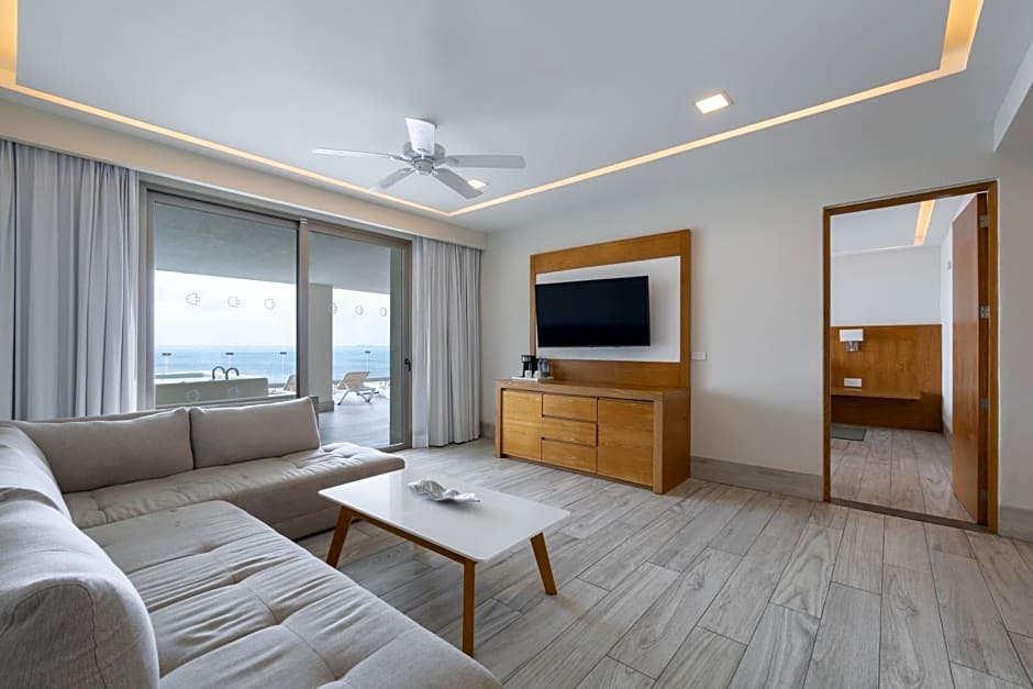 Izla Beach Front Hotel