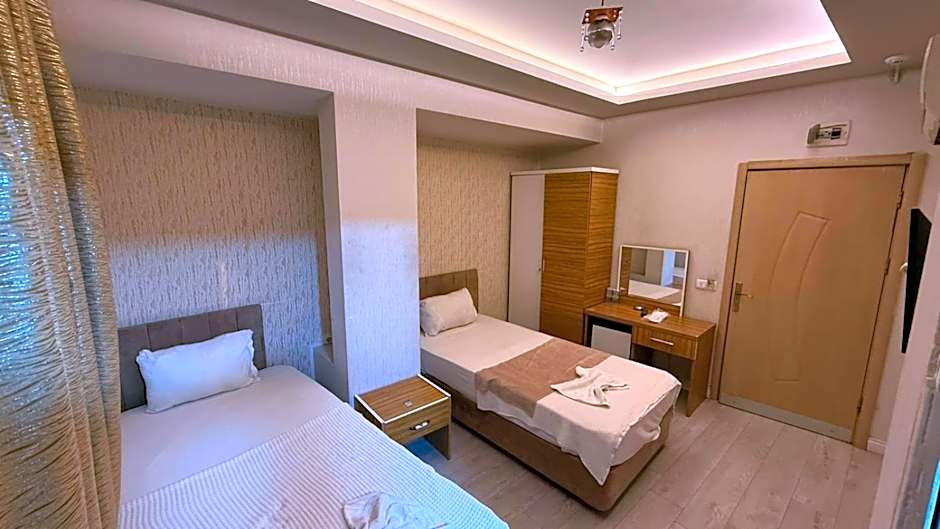 Grand Black Hotel