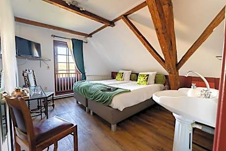 Double Room with Shared Bathroom