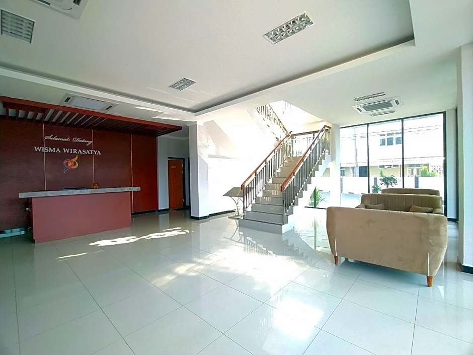 Urbanview Wisma Wirasatya Akpol Semarang By RedDoorz – Semarang, IA